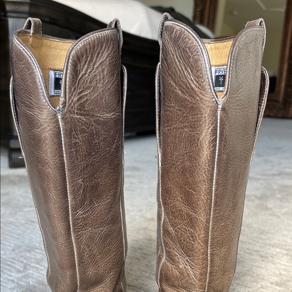 FRYE AND CO. Paige Tall Riding Boot in Taupe. Size 6 - Picture 9 of 14